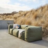 Soft Sofa Outdoor - 3 Seater i Kirra Olive – miljöbild