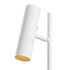 Vit cylindrisk Expo lampa med riktbart lamphuvud på ett smalt stativ och varmt orange ljus från insidan för modern nordisk belysning