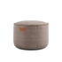 Rund beige sittpuff i mjukt tyg med dekorativa sömmar och svart botten från sackit för bekväma sittplatser inomhus