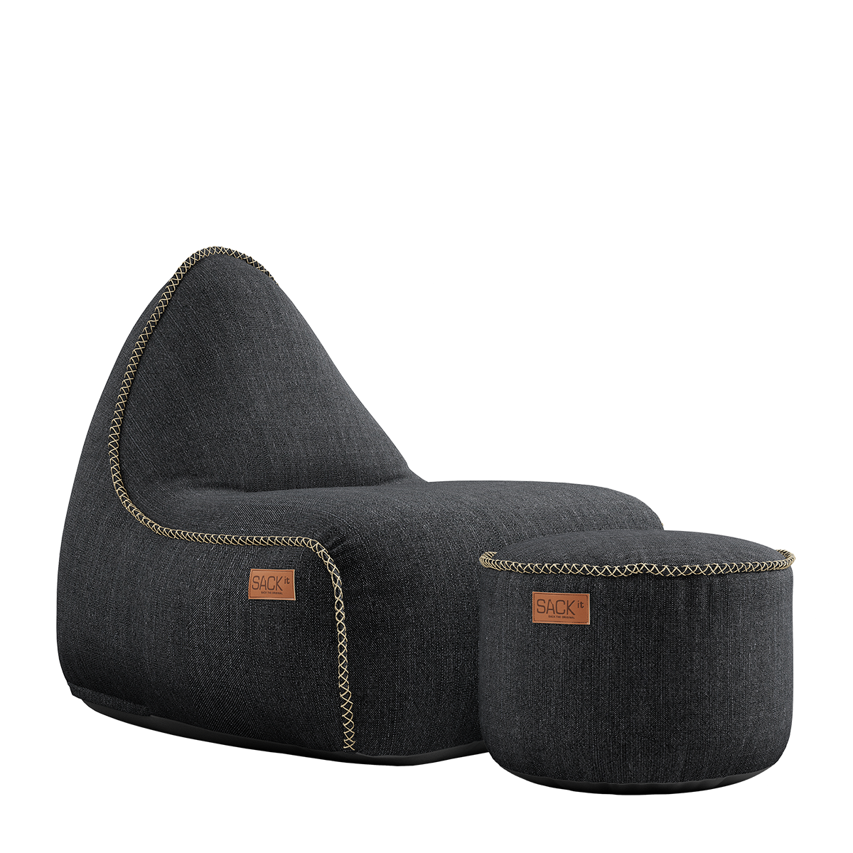 Mörkgrå loungefåtölj med matchande puff från sackit vädertålig design för uteplatsen och nordiskt väder