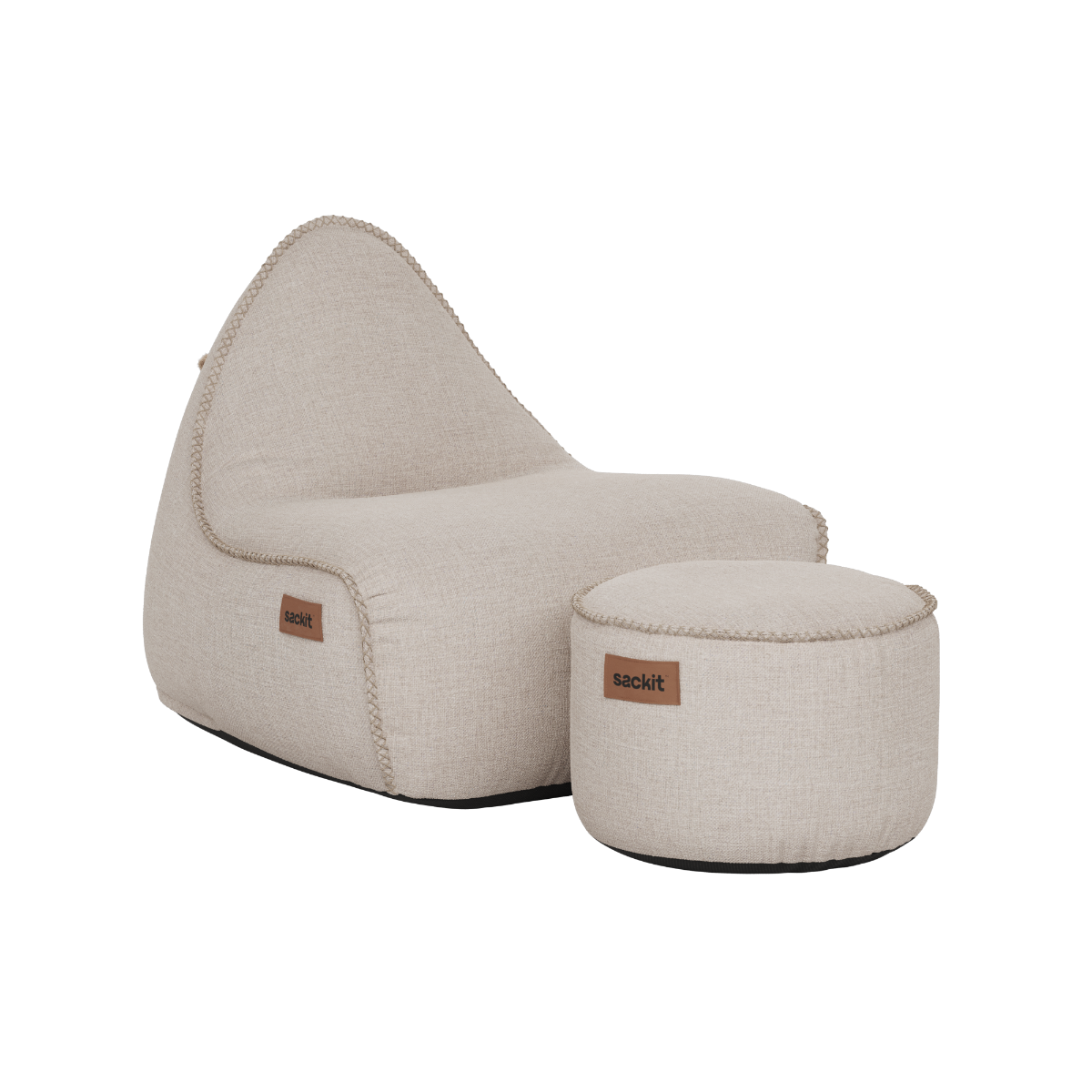 Beige Cobana loungefåtölj med matchande rund puff från sackit för bekvämt sittande ute eller inne i nordisk design som tål väder och vind