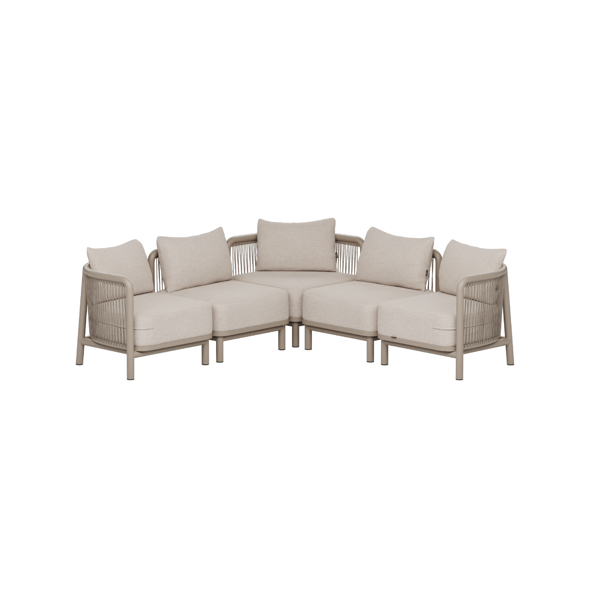 Beige modulär hörnsoffa för utomhusbruk med mjuka dynor och flätade armstöd från sackit - Sweden dansk design för nordiskt väder