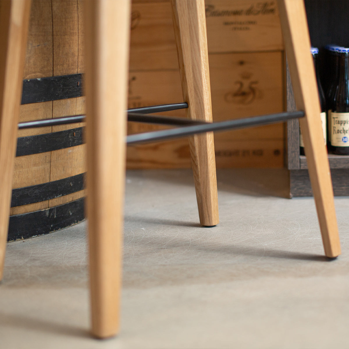 Nordic Bar Stool - Oak with stitches - Exklusiv barstol i ek och läder