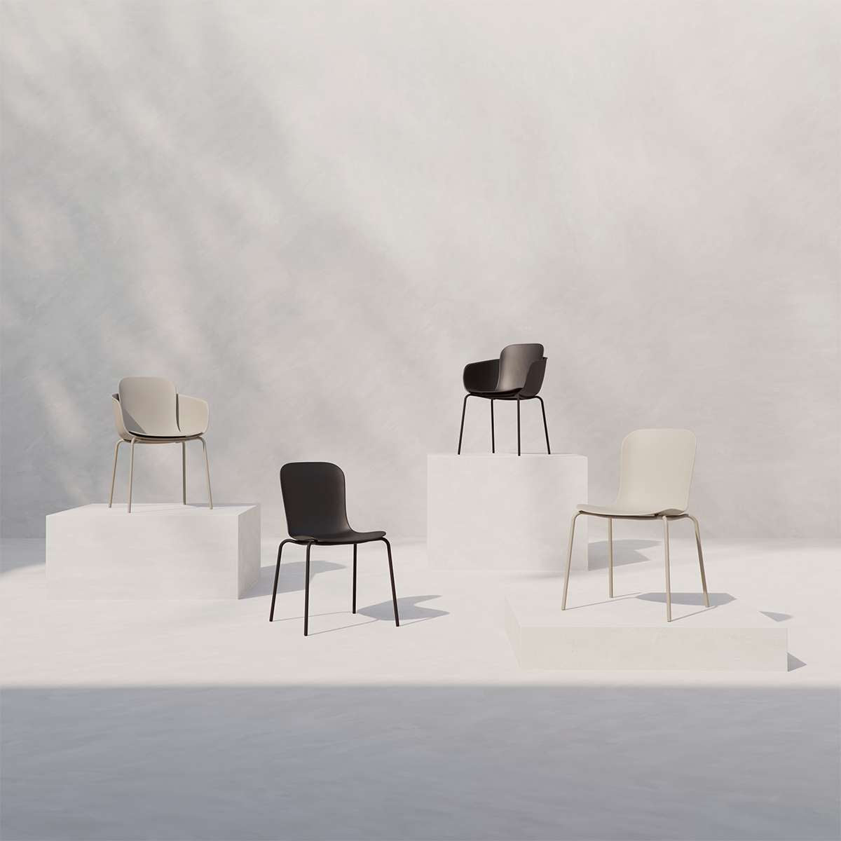 Fyra moderna uteplatsstolar i svart beige och vitt på vita podier i minimalistisk miljö från sackit för nordiskt uteliv