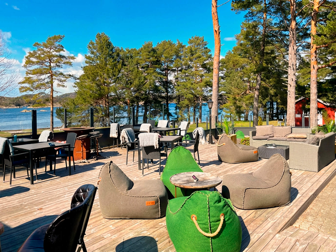 Utomhusloungemöbler från SACKit i loungeområdet vid Canvas Hove i Norge