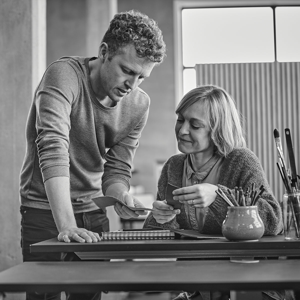 Kirra Dining table Ø110 Ceramic - Runt utomhusmatbord för 4 personer i keramik och aluminium