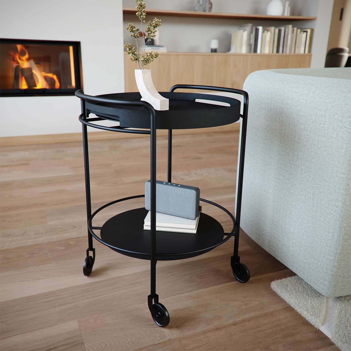 Serving Table w/ Nordic Serving Tray i svartbetsad ek – miljöbild