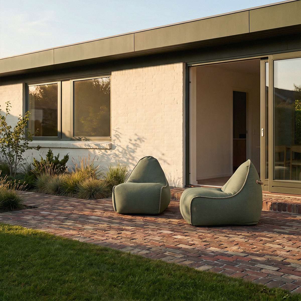 Cobana Lounge Chair i Kirra Olive – miljöbild