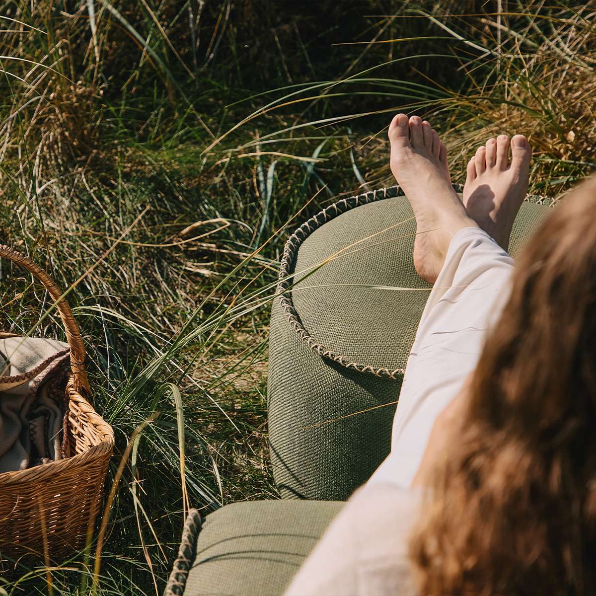 Cobana Lounge Chair i Kirra Olive – miljöbild