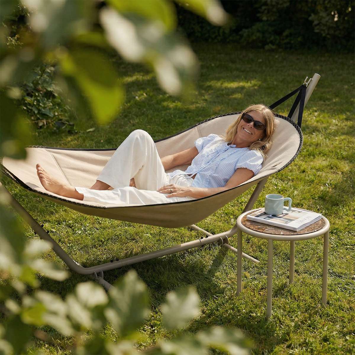 Cobana Hammock i Boucle Beige – miljöbild