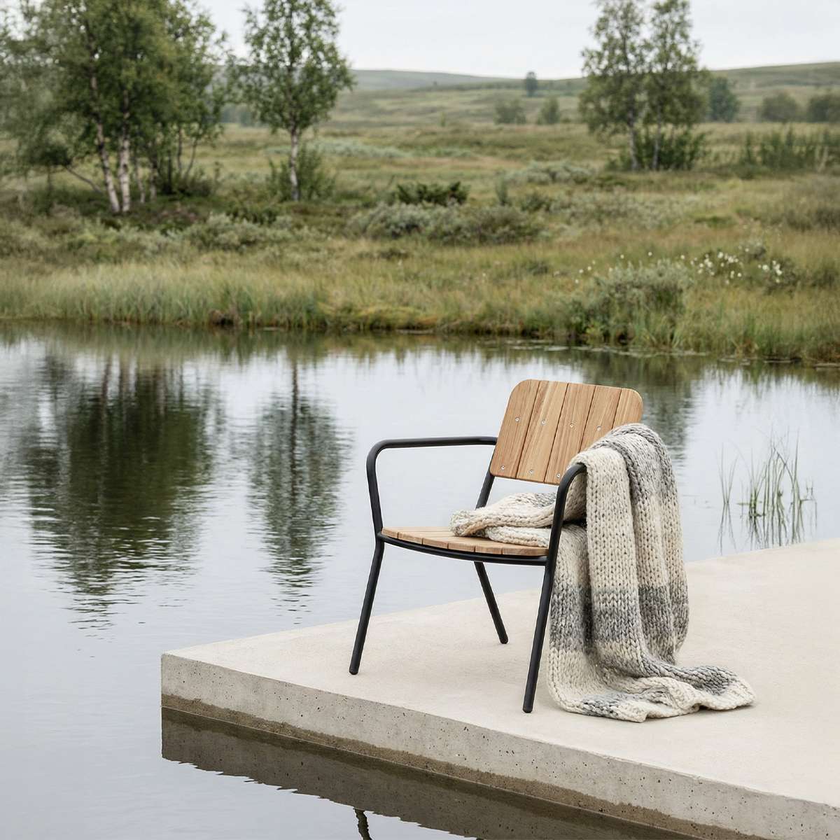 Kirra Patio Lounge Chair i Noir – miljöbild