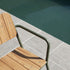 Kirra Patio Lounge Chair i oliv – miljöbild