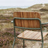Kirra Patio Lounge Chair i oliv – miljöbild