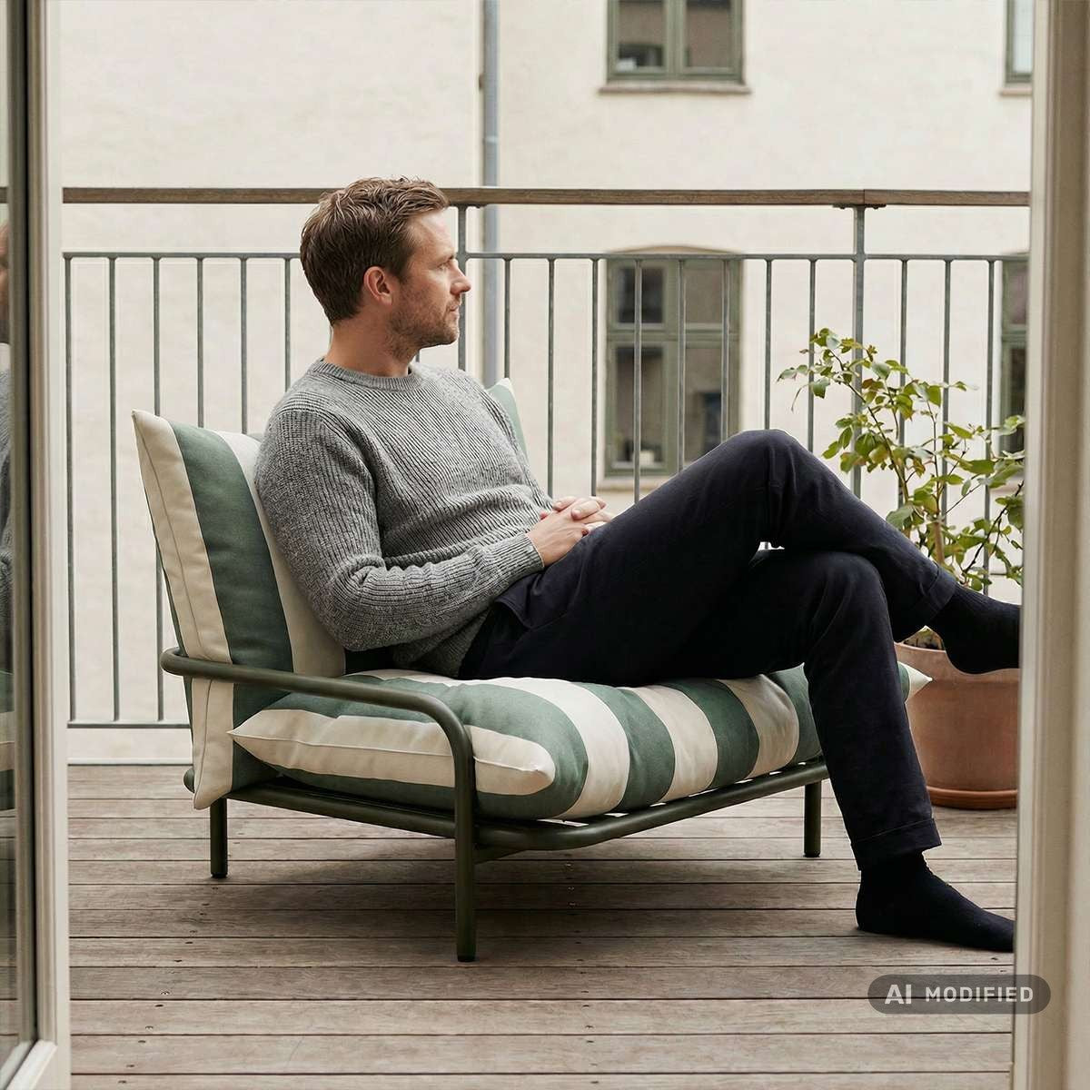 Mollis Lounge Chair
