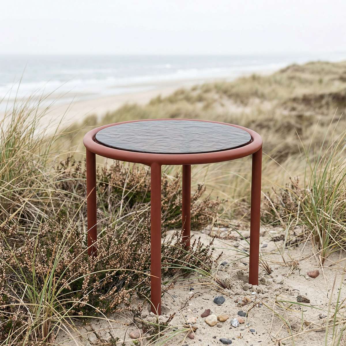 Mollis Side Table Ø50 i Chestnut – miljöbild