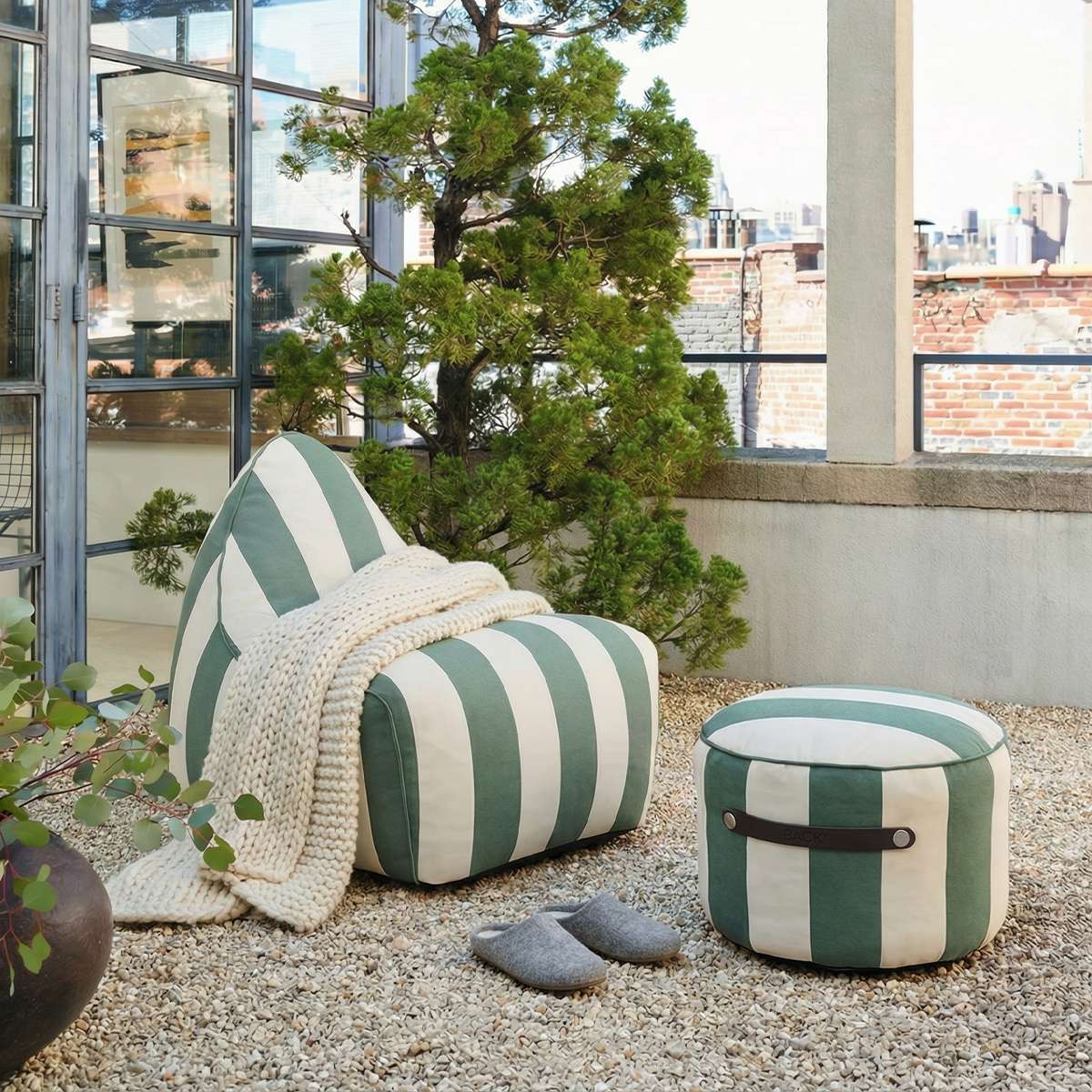 sackit Chair Outdoor i Renesse Olive – miljöbild