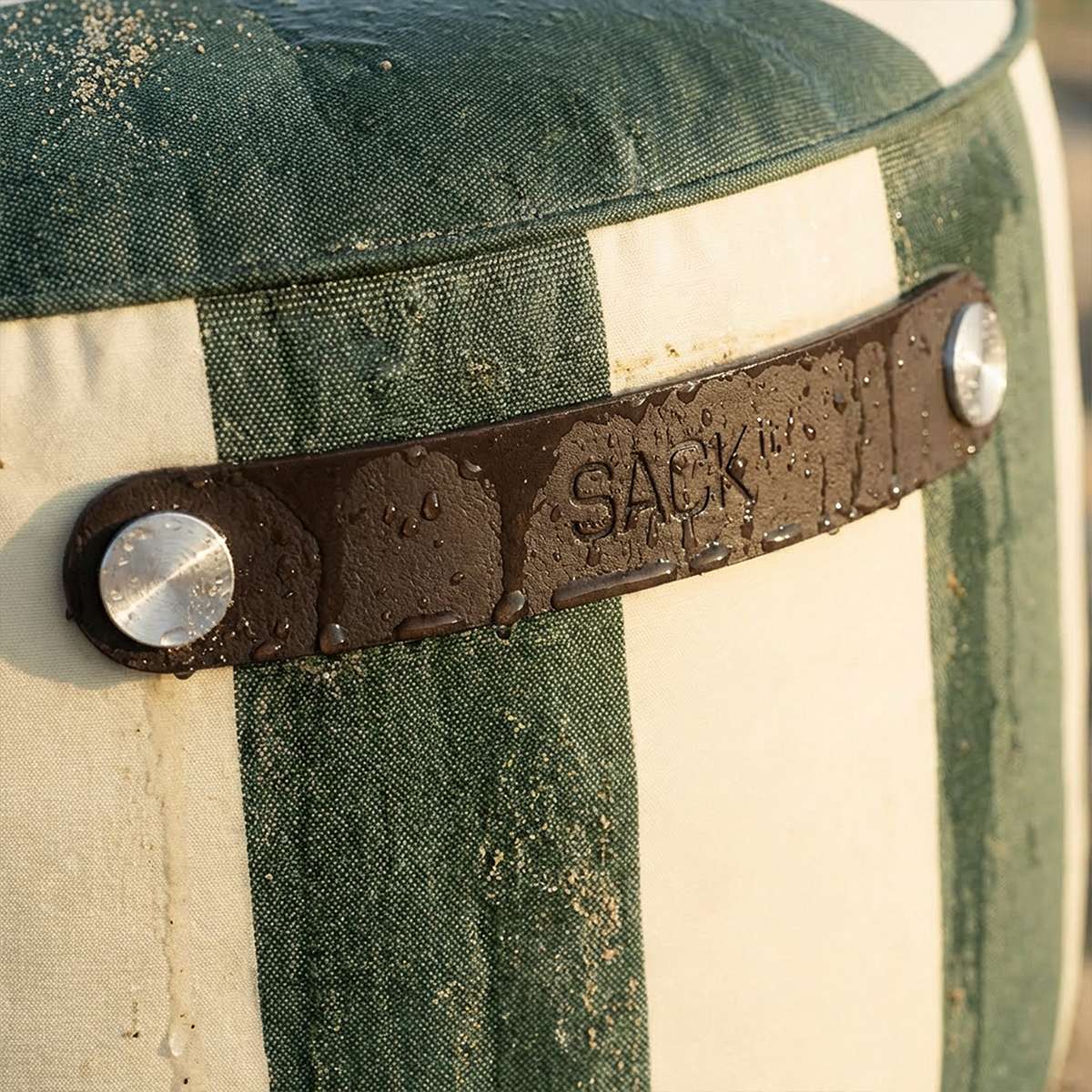 sackit Pouf Outdoor i Renesse Olive – miljöbild