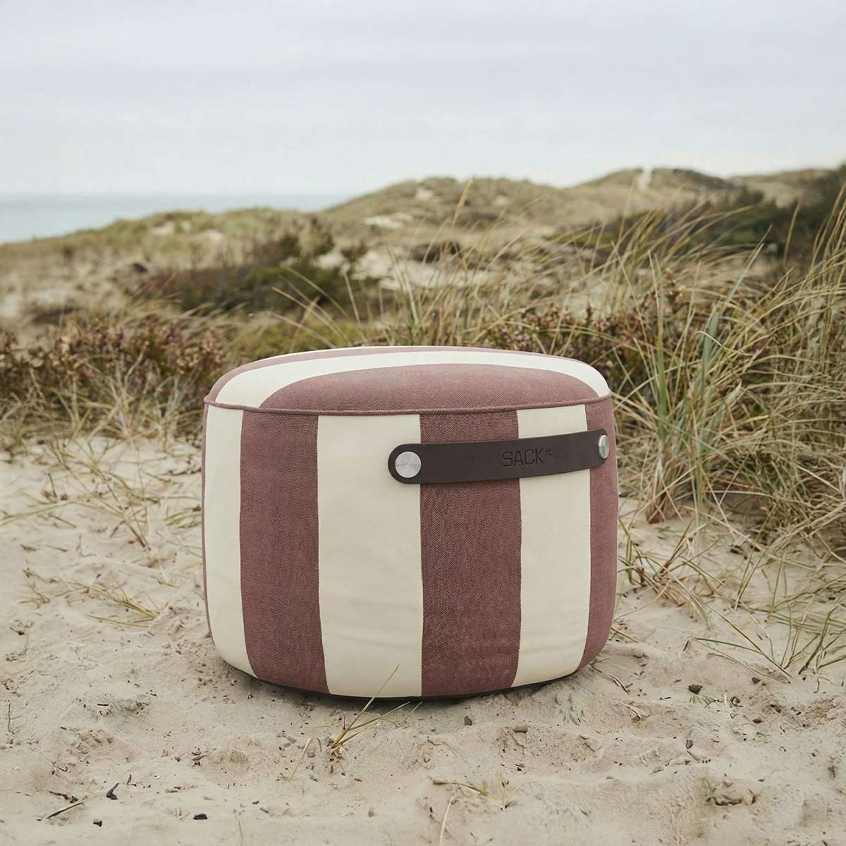 sackit Pouf Outdoor i Renesse Chestnut – miljöbild