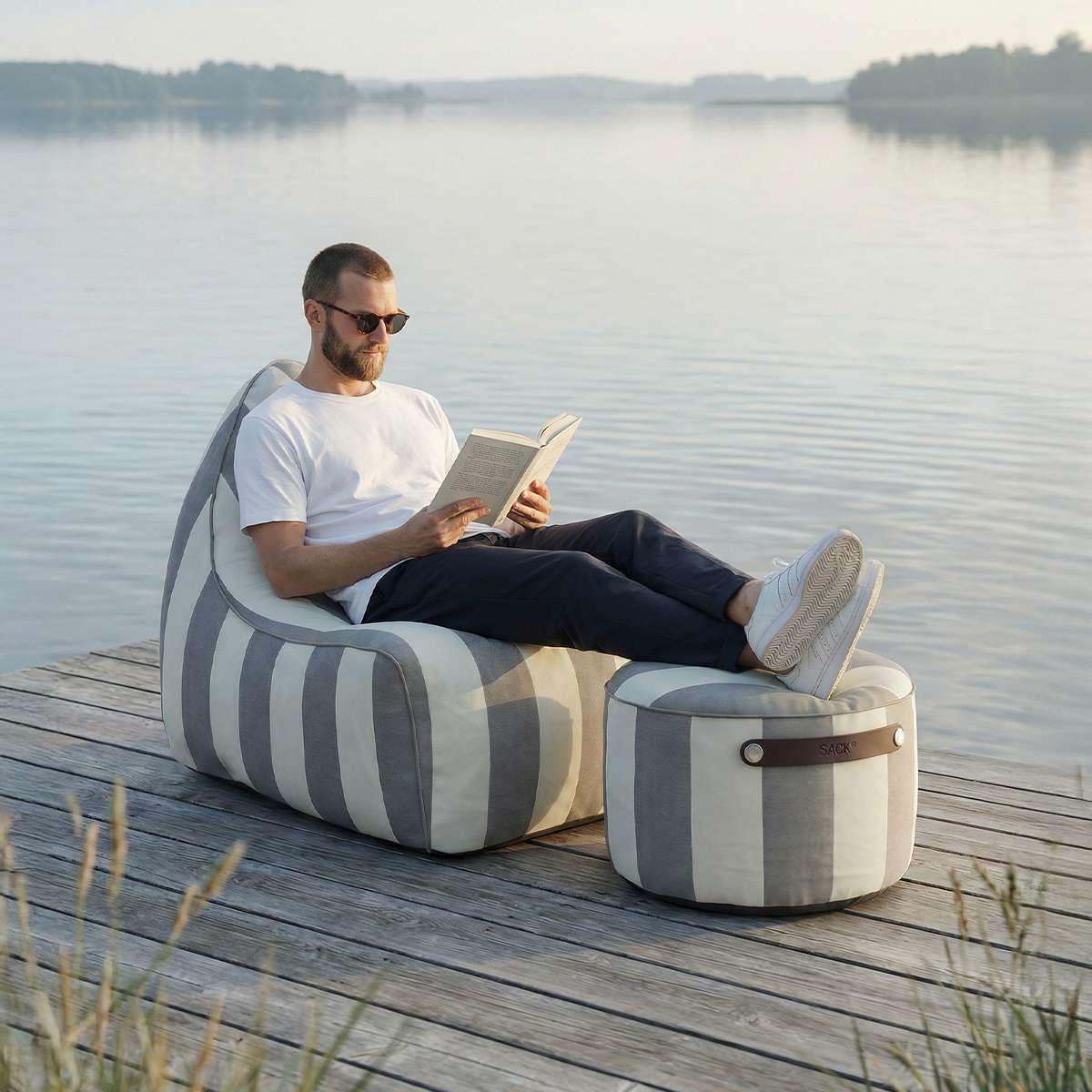 sackit Chair & Pouf Outdoor i Renesse Taupe – miljöbild